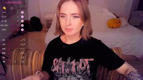 Snapshot of shyfoxxxy chatting on February 2025 04:32:01 PM Effie online show from February 2025 04:32:01 PM