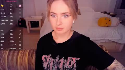 Snapshot of shyfoxxxy chatting on March 2025 12:37:02 PM Effie online show from March 2025 12:37:02 PM