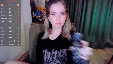 Snapshot of shyfoxxxy chatting on October 2025 06:23:01 AM Effie online show from October 2025 06:23:01 AM