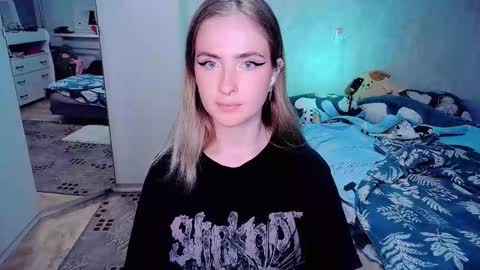 Snapshot of shyfoxxxy chatting on October 2025 03:47:02 PM Effie online show from October 2025 03:47:02 PM