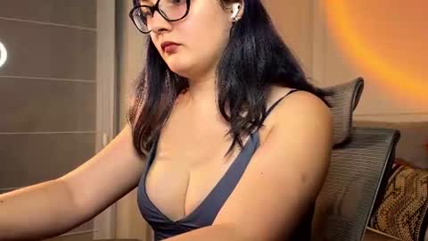 Vanessa online show from June 2026 07:24:02 PM