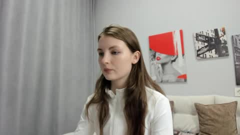 shyly_lisa online show from May 2026 01:46:01 AM