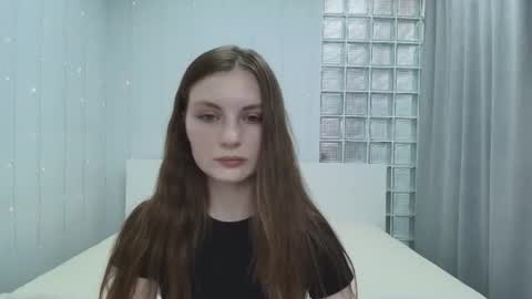 shyly_lisa online show from June 2026 01:36:02 AM