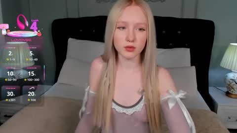 Snapshot of sia_hart chatting on February 2026 05:44:02 PM Sia online show from February 2026 05:44:02 PM