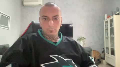 Snapshot of sidvicious23cm chatting on November 2025 11:32:02 AM sidvicious23cm online show from November 2025 11:32:02 AM