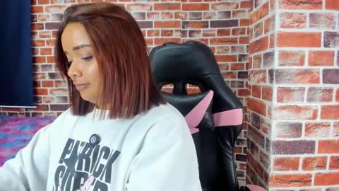 Snapshot of sienna_lux01 chatting on March 2026 01:32:02 AM sienna_lux01 online show from March 2026 01:32:02 AM