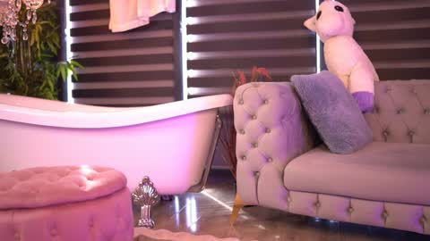 Sienna online show from September 2025 07:21:02 AM