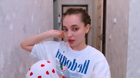 Snapshot of siennamia chatting on May 2026 01:07:02 PM Sienna Mia online show from May 2026 01:07:02 PM