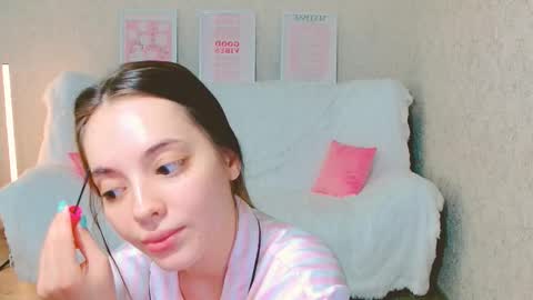 Snapshot of siennamia chatting on June 2026 04:13:01 AM Sienna Mia online show from June 2026 04:13:01 AM