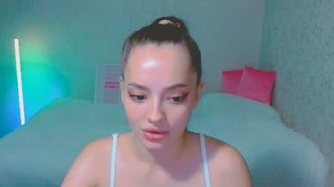 Snapshot of siennamia chatting on July 2026 05:28:02 PM Sienna Mia online show from July 2026 05:28:02 PM