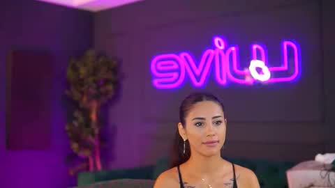 Sienna online show from November 2025 11:14:01 AM