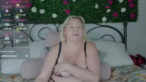 Sienna Luxx online show from July 2026 04:15:02 PM