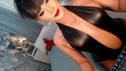 Snapshot of sierrafina_mcbride chatting on April 2026 06:41:01 AM Sierrafina online show from April 2026 06:41:01 AM