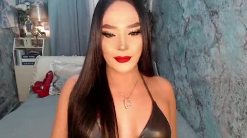 Snapshot of sierrafina_mcbride chatting on April 2026 05:03:02 AM Sierrafina online show from April 2026 05:03:02 AM