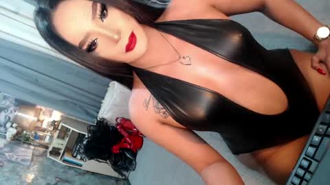 Snapshot of sierrafina_mcbride chatting on April 2026 06:06:01 AM Sierrafina online show from April 2026 06:06:01 AM