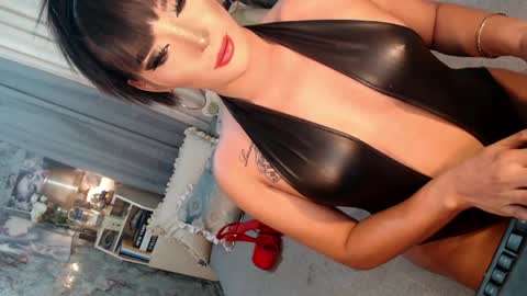 Snapshot of sierrafina_mcbride chatting on May 2026 10:00:01 AM Sierrafina online show from May 2026 10:00:01 AM