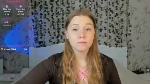 Chloe online show from October 2025 05:41:02 AM