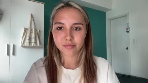 You fav Miss Si online show from March 2026 06:18:02 AM