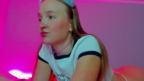 Snapshot of silky_huzelnut chatting on September 2025 08:37:01 AM Mila online show from September 2025 08:37:01 AM