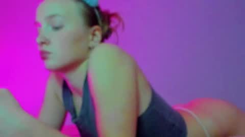 Snapshot of silky_huzelnut chatting on October 2025 09:03:02 PM Mila online show from October 2025 09:03:02 PM