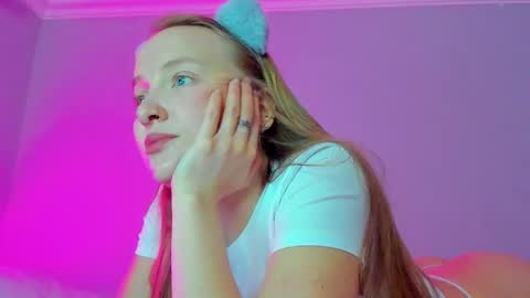 Snapshot of silky_huzelnut chatting on October 2025 08:02:02 AM Mila online show from October 2025 08:02:02 AM