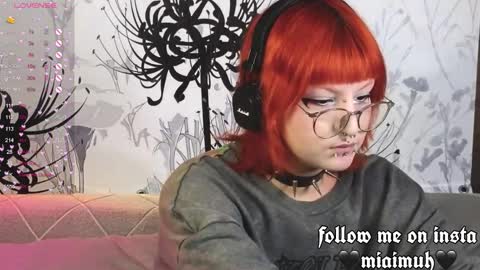 Mia online show from September 2025 08:12:02 PM