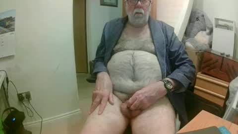 sillyoldman45221063 online show from April 2026 08:10:02 PM