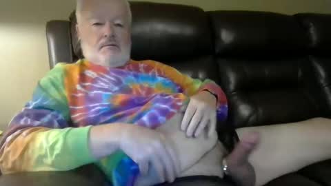 Snapshot of silverdaddy_1955 chatting on November 2025 10:37:02 AM Daddy Bear online show from November 2025 10:37:02 AM