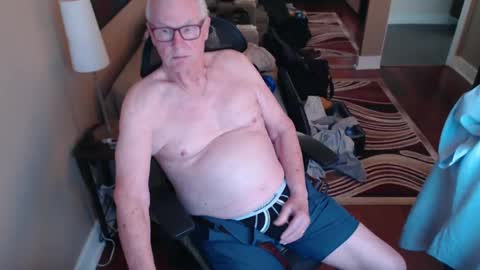 Snapshot of silverfoxmps chatting on October 2025 10:07:02 PM silverfox online show from October 2025 10:07:02 PM