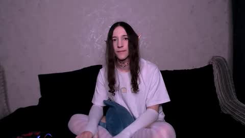 silvermuse online show from November 2025 02:23:02 AM