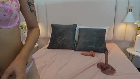 silvialugo online show from July 2026 08:05:01 PM