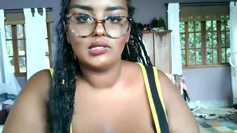 Snapshot of siminfox chatting on April 2026 12:06:01 PM Simin Fox online show from April 2026 12:06:01 PM