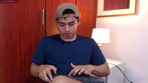 Snapshot of simon__lambert chatting on June 2026 06:40:01 PM simon__lambert online show from June 2026 06:40:01 PM