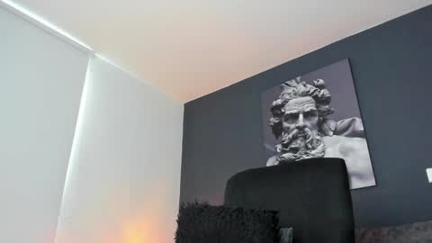 simon_leon01 online show from December 2024 01:55:02 PM