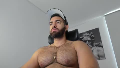 simon_leon01 online show from April 2026 11:36:01 AM