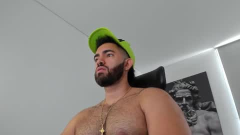 simon_leon01 online show from May 2026 04:36:02 PM