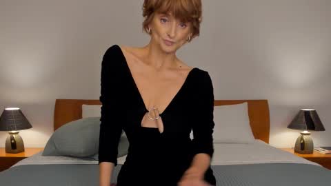 Simona  online show from November 2025 11:02:01 AM