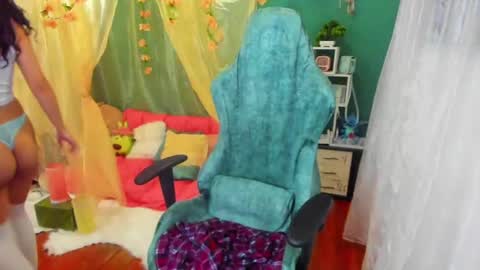 Snapshot of simone_simpson chatting on February 2025 04:28:02 AM Simon Simpson Modelo Independiente online show from February 2025 04:28:02 AM