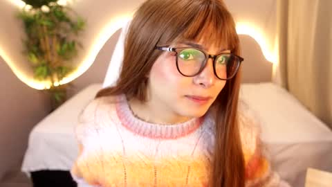 Snapshot of simone_sky chatting on February 2026 12:47:02 PM simone_sky online show from February 2026 12:47:02 PM