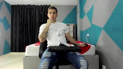 Snapshot of simonkeler chatting on January 2025 07:42:01 AM SIMON KELER online show from January 2025 07:42:01 AM