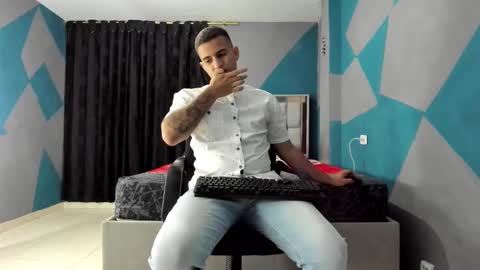 Snapshot of simonkeler chatting on February 2025 03:21:02 AM SIMON KELER online show from February 2025 03:21:02 AM