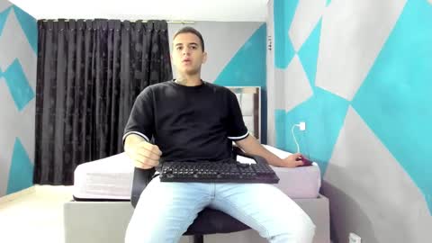 Snapshot of simonkeler chatting on February 2025 04:03:02 AM SIMON KELER online show from February 2025 04:03:02 AM