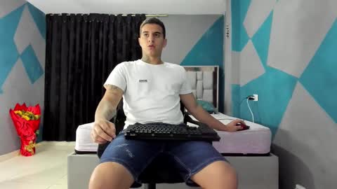 Snapshot of simonkeler chatting on February 2025 03:48:01 AM SIMON KELER online show from February 2025 03:48:01 AM