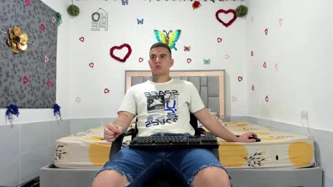 Snapshot of simonkeler chatting on September 2025 01:17:01 AM SIMON KELER online show from September 2025 01:17:01 AM