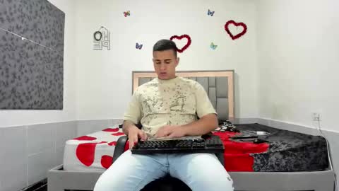 Snapshot of simonkeler chatting on September 2025 12:15:01 AM SIMON KELER online show from September 2025 12:15:01 AM