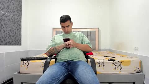 Snapshot of simonkeler chatting on November 2025 04:26:02 AM SIMON KELER online show from November 2025 04:26:02 AM