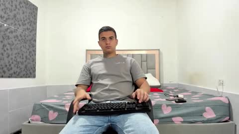 Snapshot of simonkeler chatting on December 2025 10:53:01 AM SIMON KELER online show from December 2025 10:53:01 AM