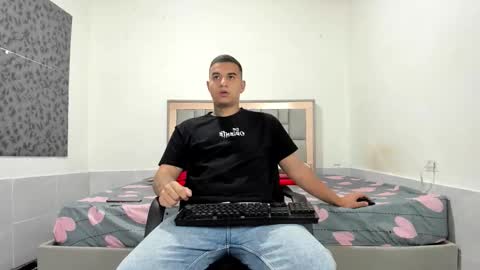 Snapshot of simonkeler chatting on December 2025 11:06:01 AM SIMON KELER online show from December 2025 11:06:01 AM