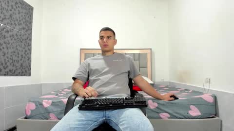 Snapshot of simonkeler chatting on December 2025 11:17:02 AM SIMON KELER online show from December 2025 11:17:02 AM