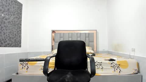 Snapshot of simonkeler chatting on January 2026 12:59:01 AM SIMON KELER online show from January 2026 12:59:01 AM